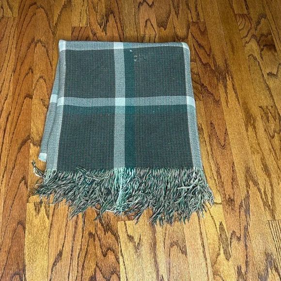 Vintage Cabin Reversible Green Plaid Camp Blanket With Fringe - Picture 8 of 9